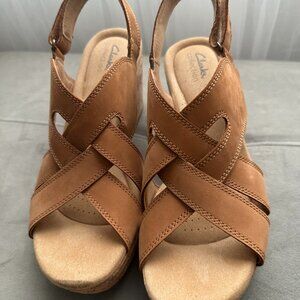 Clark's Gizelle Flora Sandals - Beige